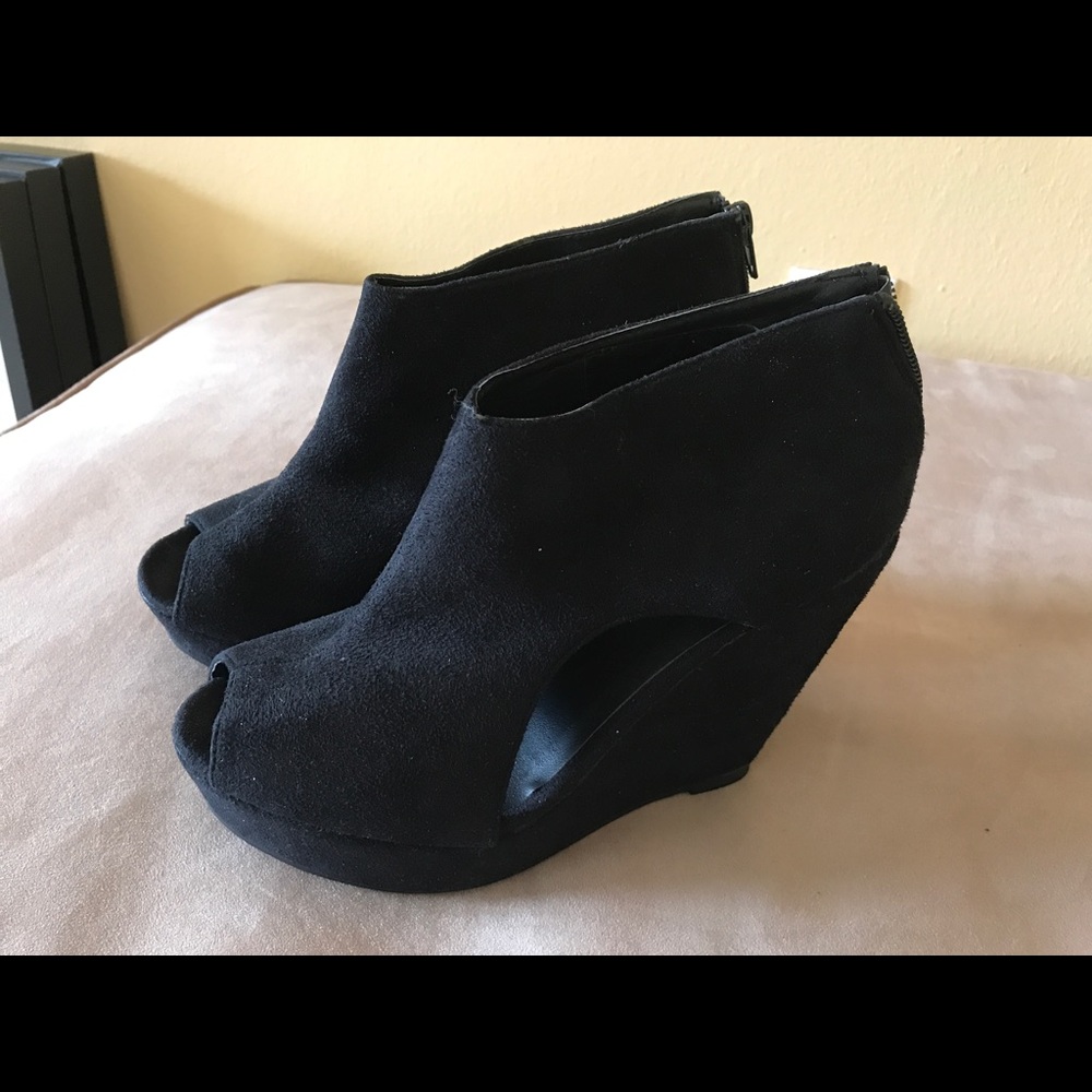 Rubi platforms, size 7, black.